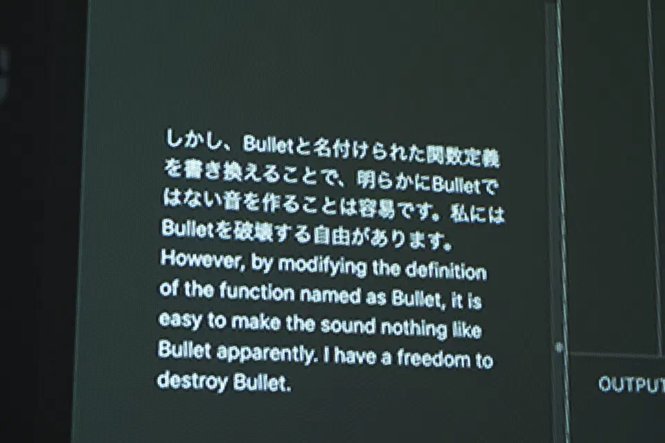 スクリーン上の左下のテキストを撮影したもの。テキストには「しかし、Bulletと名付けられた関数定義を書き換えることで、明らかにBulletではない音を作ることは容易です。私にはBulletを破壊する自由があります。」続けて英語訳も表示されている。